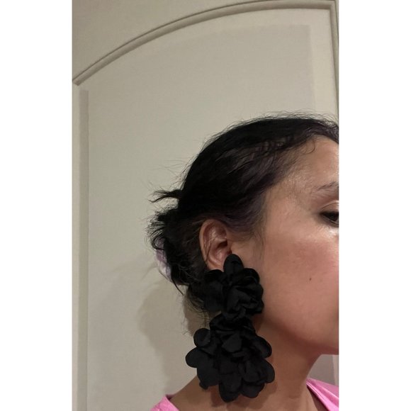 Black flower earrings leaf black fabric earrings large earrings big soft petals - Picture 4 of 6